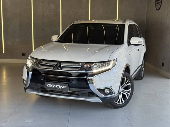 MITSUBISHI OUTLANDER 3.0 GT 4X4 V6 24V GASOLINA 4P AUTOMÁTICO MITSUBISHI OUTLANDER 3.0 GT 4X4 V6 24V GASOLINA 4P AUTOMÁTICO